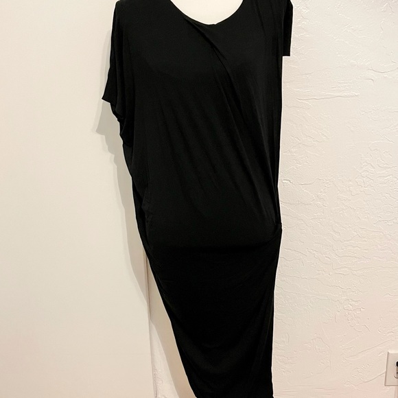 Alison Izu dress - Picture 1 of 5